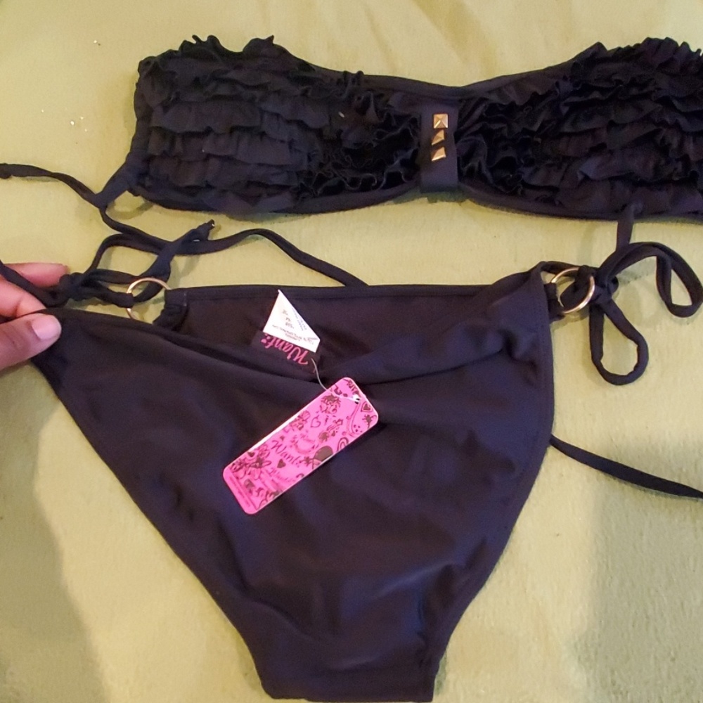 Cute tiny bikini - Picture 2 of 3